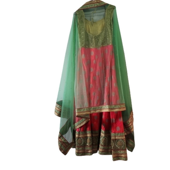 Indian traditional hand made suite wedding gown with golden embroidered - Picture 3 of 11